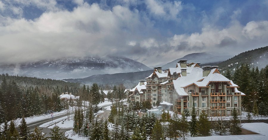 Four Seasons Whistler — Photo 2