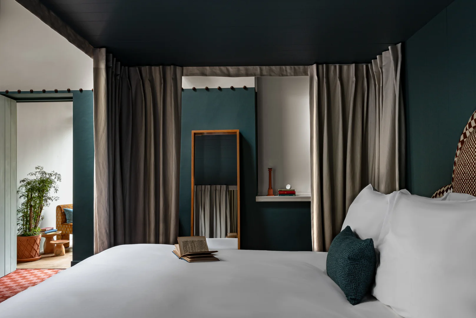 Cowley Manor Experimental — Alpacas Room