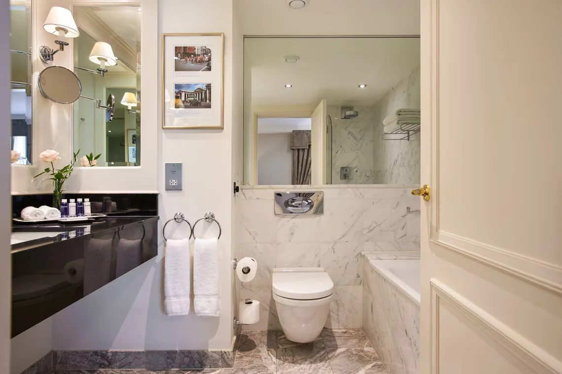 The Shelbourne — Balcony Guest Room 3