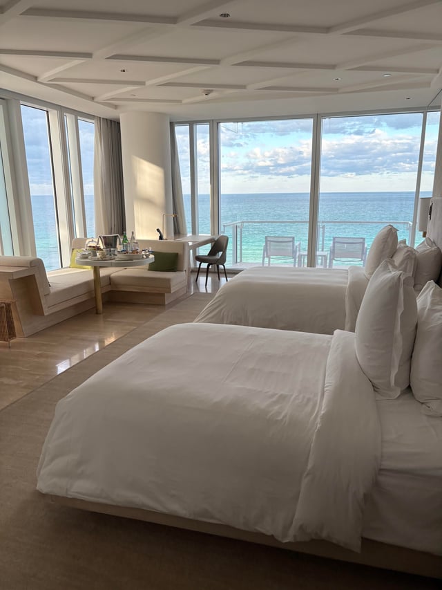 The Surf Club Four Seasons Miami — Photo 4