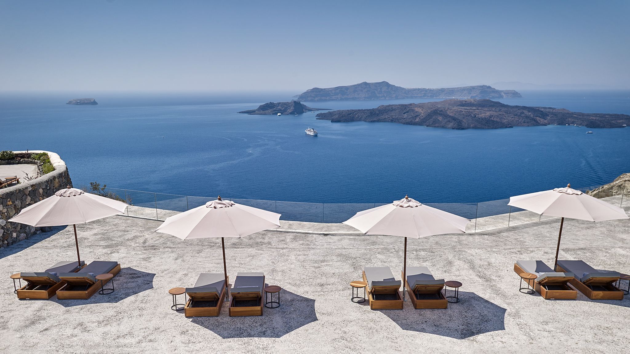 Vedema Resort Santorini — Photo 3